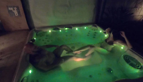 Nyla-Style and Jean Pallett in the Whirlpool: Ansehen auf EroticOnly.DE