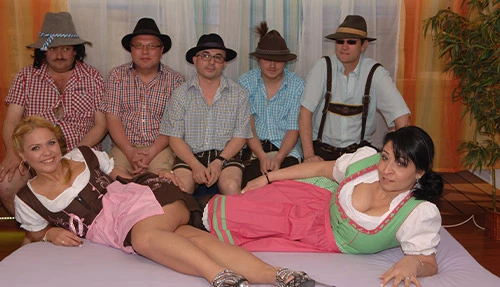 lederhosen gangbang party with Vicky and BBW Fanny: Ansehen auf EroticOnly.DE
