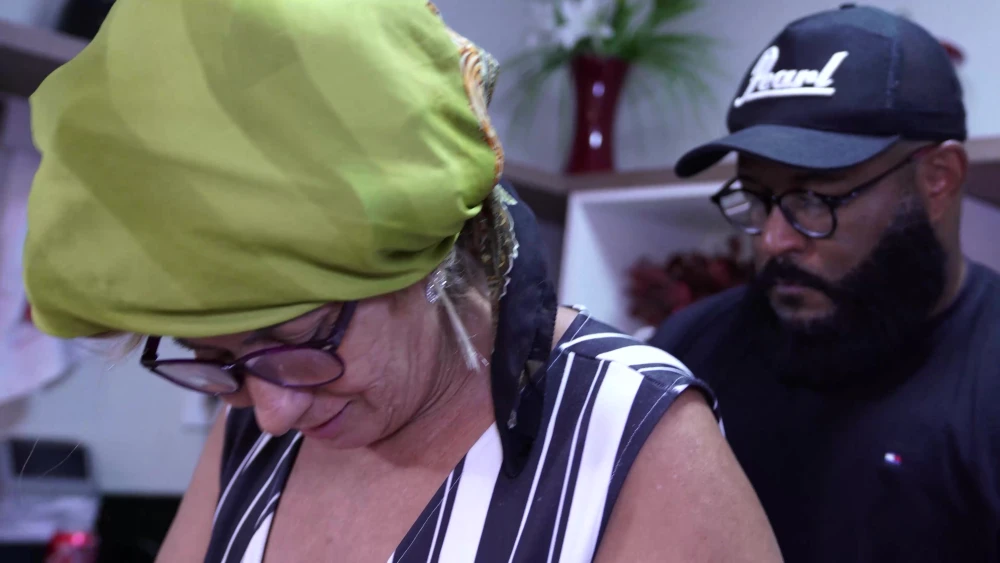 Oma reitet schwarzen Schwanz: Klatsch, Anal, Schluck: Ansehen auf EroticOnly.DE