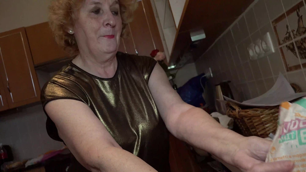 Oma Seift Jungen Schwanz: Dusche Lutschen bis Anal-Sperma: Ansehen auf EroticOnly.DE