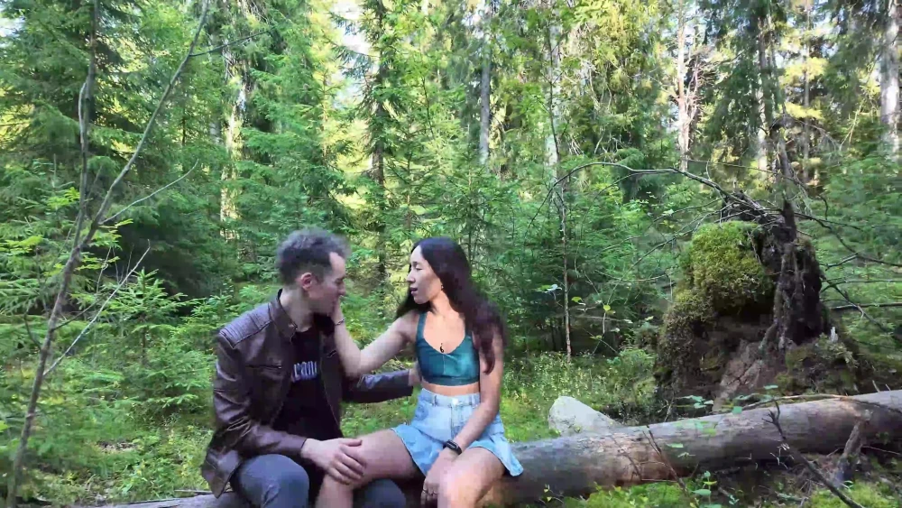 Wald-Picknick wird hart: Outdoor-Ritt, Doggy & Gesichts-Cumshot: Ansehen auf EroticOnly.DE