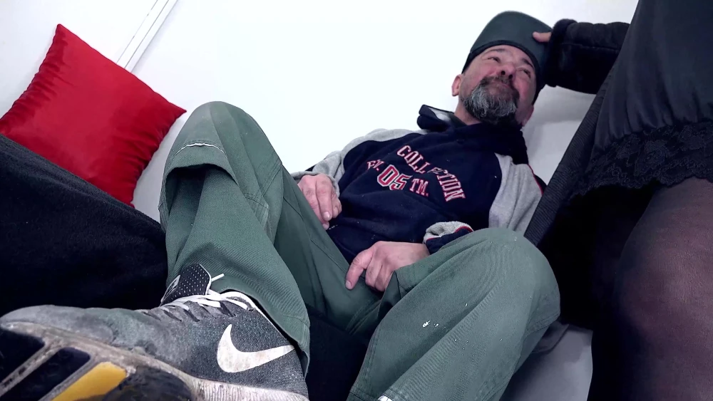 Oma Fickt Obdachlosen: Muschlecken, BJ, Tittenfick & Gesichtsbesamung: Ansehen auf EroticOnly.DE