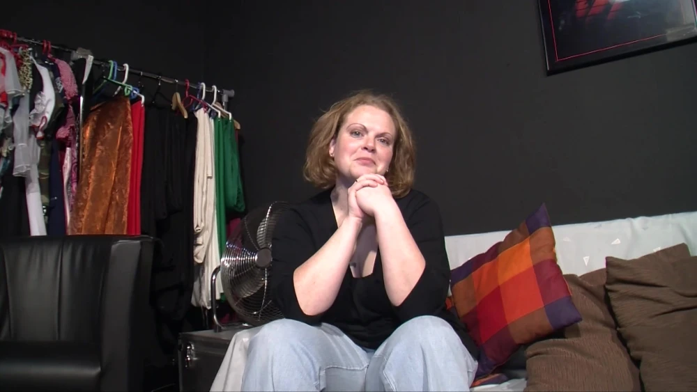 Perfurado BBW Milf Dedos e fode sua buceta suculenta com brinquedos: Ver em EroticOnly